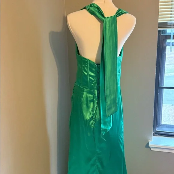Emerald Green Satin Corset Prom Dress – Ruched & Slit - Picture 5 of 8